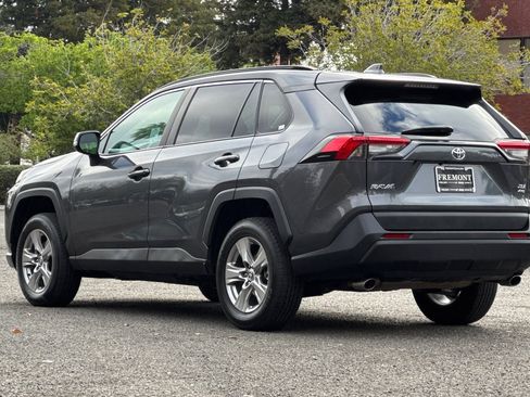 Used 2023 Toyota RAV4 XLE AWD/4WD image 5