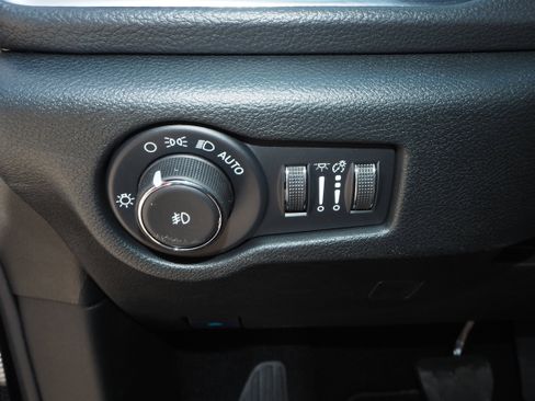 New 2026 Chrysler Pacifica Limited w/ Uconnect Theater Family Group image 27