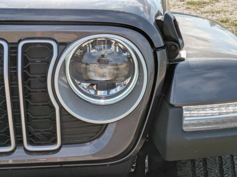 Used 2025 Jeep Wrangler Unlimited Sahara w/ Safety Group AWD/4WD image 10