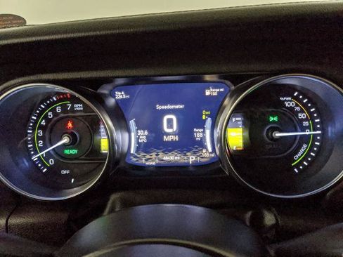 Used 2022 Jeep Wrangler Unlimited Sahara AWD/4WD image 12