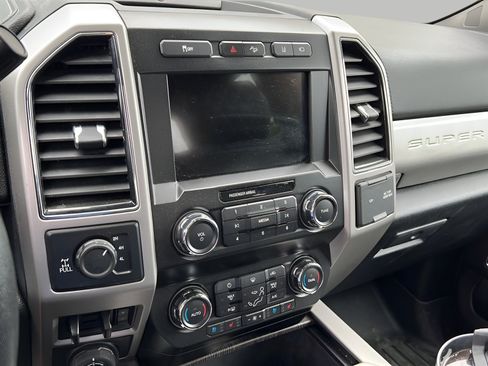 Used 2021 Ford F350 Lariat w/ FX4 Off-Road Package AWD/4WD image 28