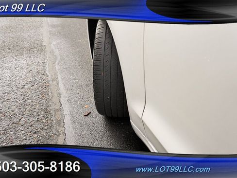 Used 2017 Ford Fusion SE w/ Fusion SE Technology Package FWD image 4