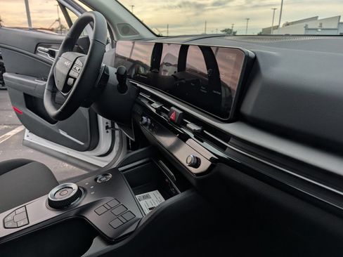 New 2027 Kia Sportage LX FWD image 27
