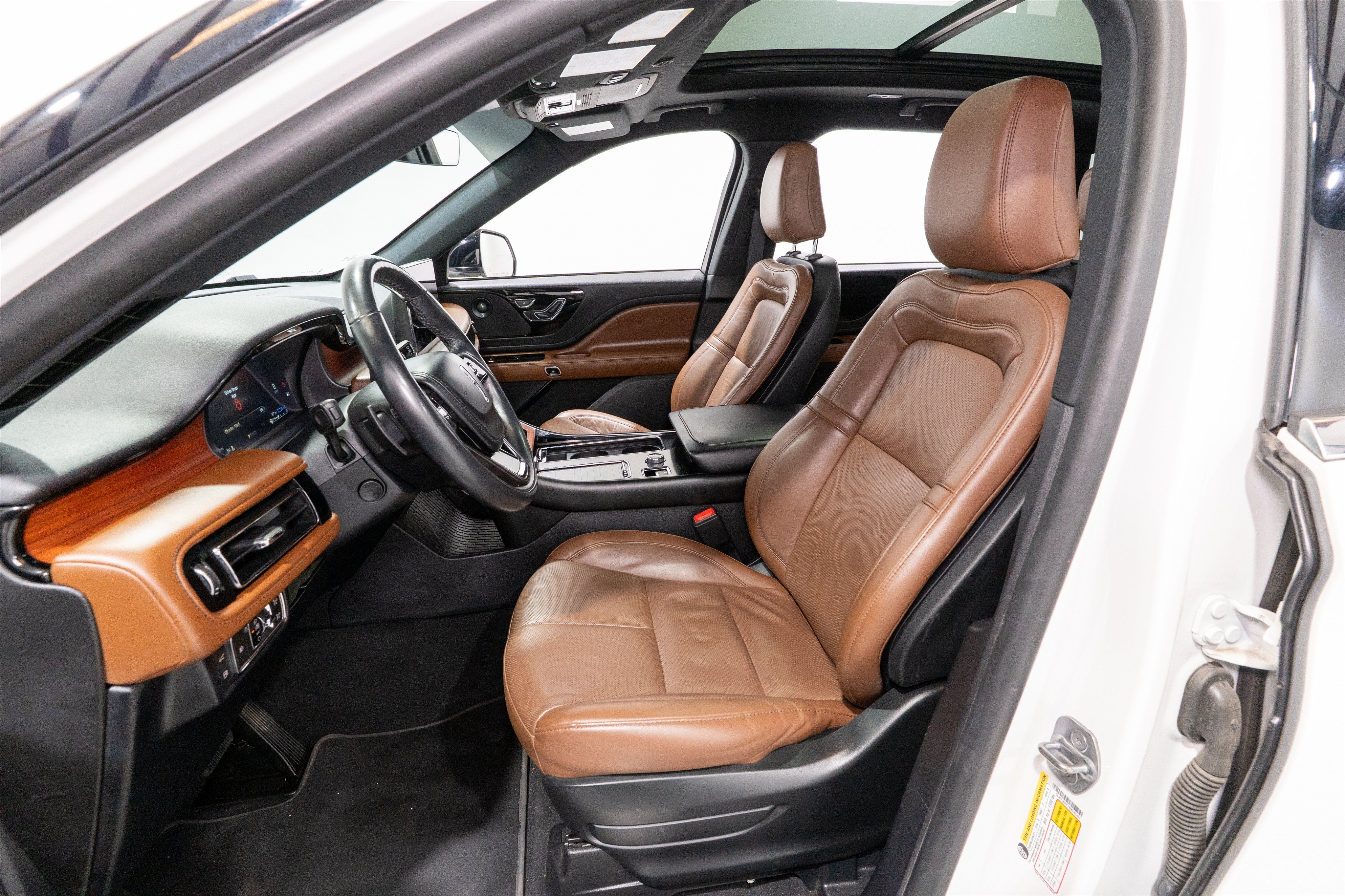 Used 2022 Lincoln Aviator Grand Touring w/ Equipment Group 301A AWD/4WD image 16