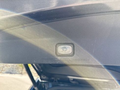 Used 2019 Ford Explorer XLT w/ Equipment Group 202A AWD/4WD image 8