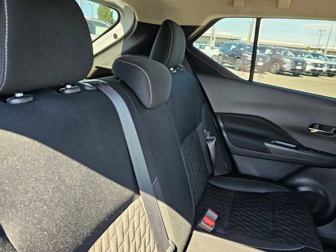 Used 2022 Nissan Kicks SV image 17
