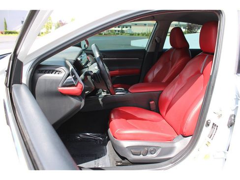 Used 2019 Toyota Camry XSE FWD image 7