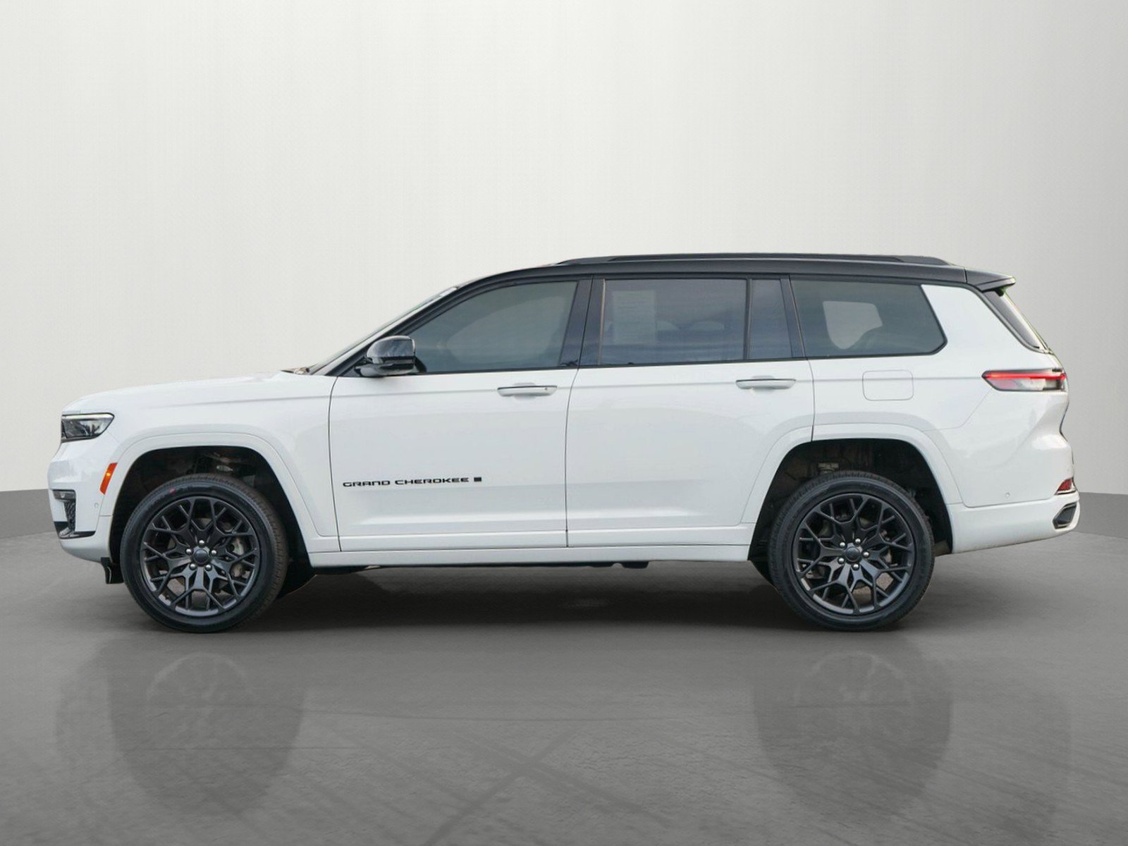 Used 2023 Jeep Grand Cherokee L Summit w/ High Altitude Package AWD/4WD image 4