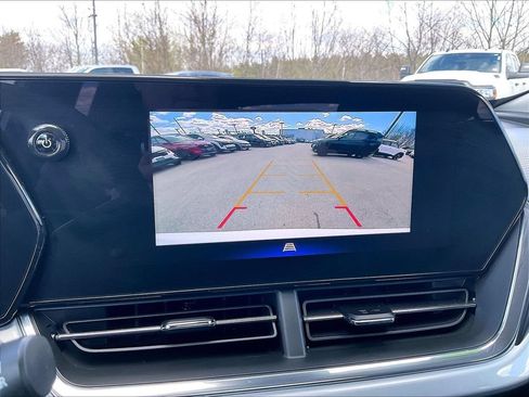 Used 2025 Chevrolet Trax LT w/ LT Convenience Package FWD image 18