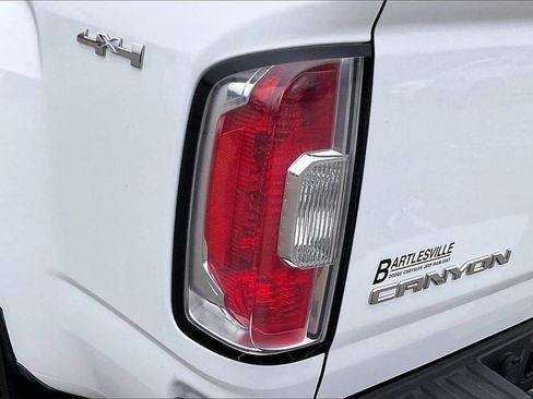 Used 2015 GMC Canyon SLT image 28