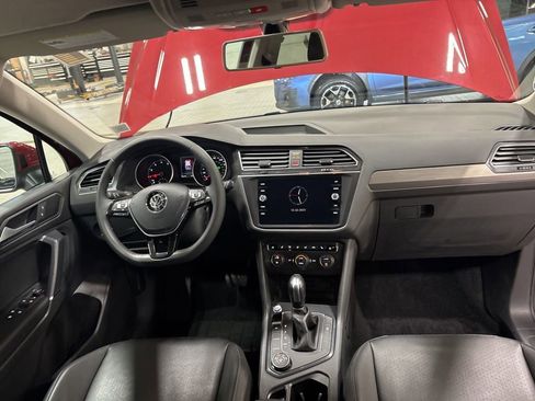 Used 2020 Volkswagen Tiguan SE image 15