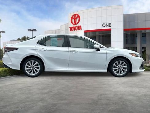 Certified 2022 Toyota Camry LE FWD image 3