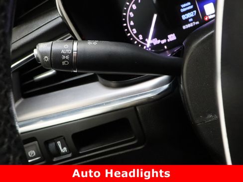 Used 2018 Cadillac XT5 Premium Luxury image 28