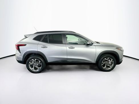 Used 2026 Chevrolet Trax LT FWD image 10