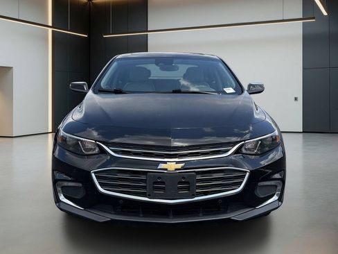 Used 2017 Chevrolet Malibu Premier w/ Premier Sun and Wheel Package FWD image 9