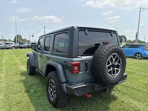 Used 2025 Jeep Wrangler Unlimited Rubicon w/ Convenience Group AWD/4WD image 12