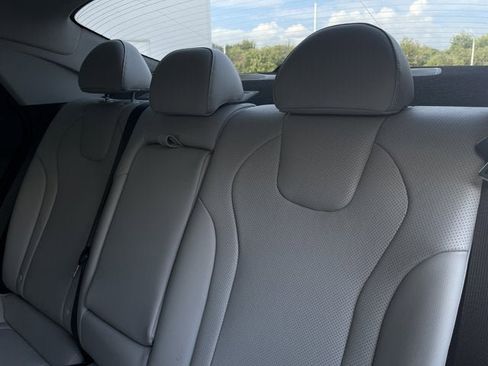 Used 2023 Hyundai Elantra Limited image 32