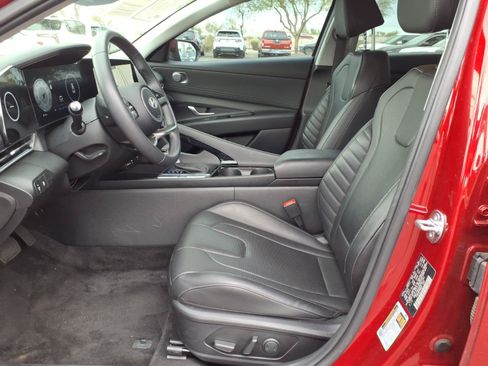 Certified 2025 Hyundai Elantra Limited FWD image 13