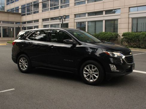 Used 2020 Chevrolet Equinox LT w/ LPO, Floor Liner Package AWD/4WD image 2
