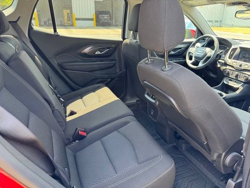 Used 2024 GMC Terrain SLE w/ Driver Convenience Package FWD image 13
