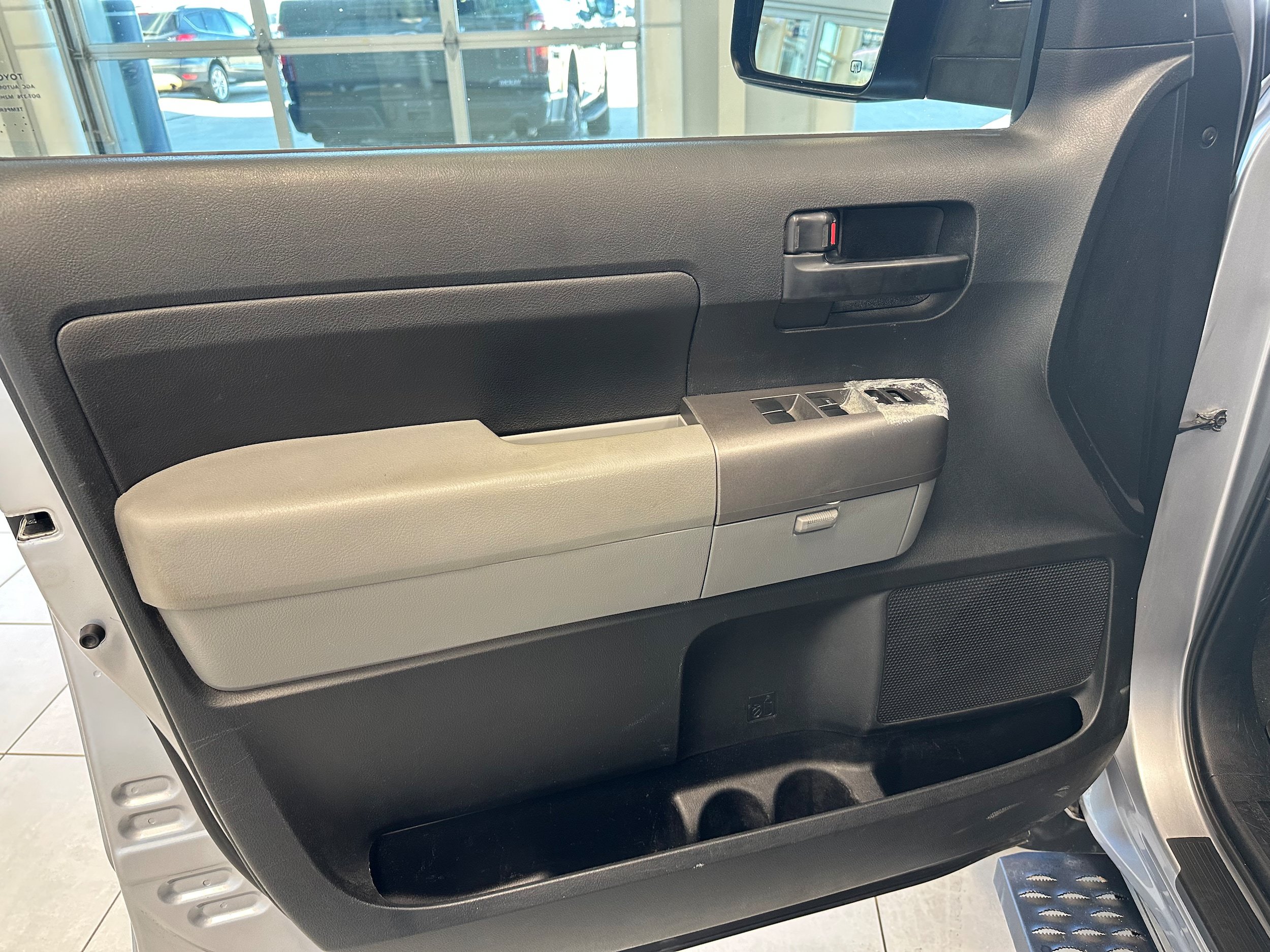 Used 2012 Toyota Tundra 4x4 CrewMax w/ Tow Pkg image 11