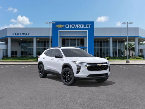 New 2026 Chevrolet Trax LT w/ Driver Confidence Package FWD image 1