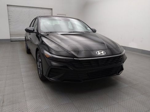 Used 2025 Hyundai Elantra Sport FWD image 14