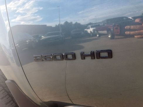 Used 2011 Chevrolet Silverado 2500 LT w/ Interior Plus Package image 8