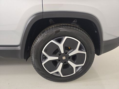 Used 2024 Rivian R1S Adventure AWD/4WD image 10