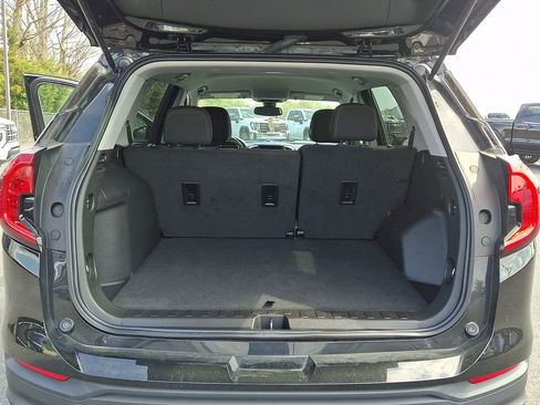 Used 2022 GMC Terrain SLE w/ Driver Convenience Package FWD image 28