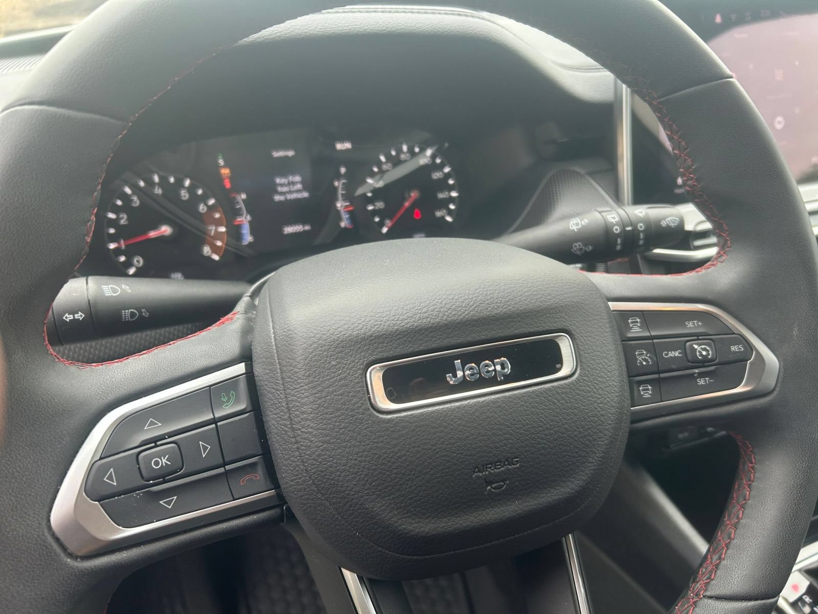 Used 2025 Jeep Compass Trailhawk AWD/4WD image 27