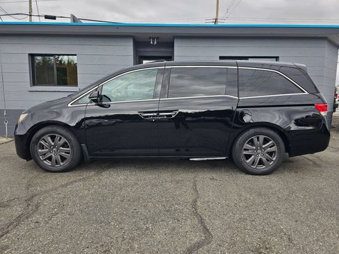 Used 2014 Honda Odyssey Touring image 2