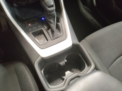 Used 2021 Toyota RAV4 LE FWD image 26
