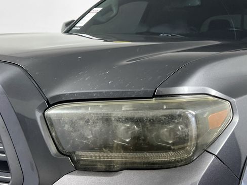 Used 2017 Toyota Tacoma SR5 w/ Tow Package RWD image 9