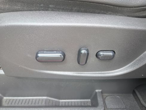Used 2013 Ford C-MAX Energi SEL FWD image 20