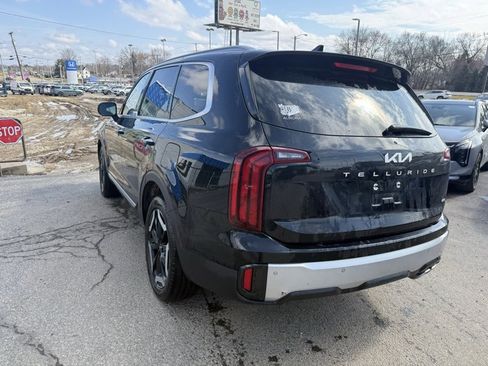 Used 2023 Kia Telluride S w/ S Sunroof Package image 5
