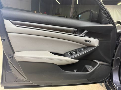 Used 2018 Honda Accord EX-L image 32