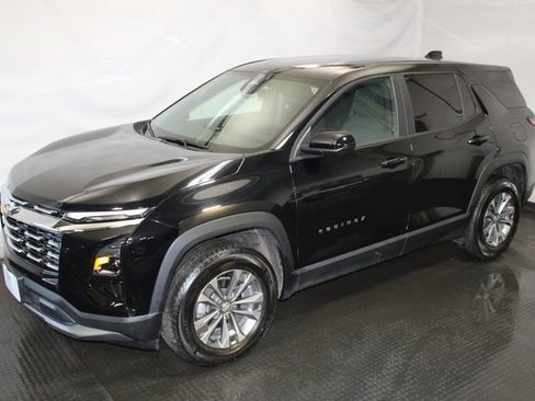 Used 2025 Chevrolet Equinox LT image 2