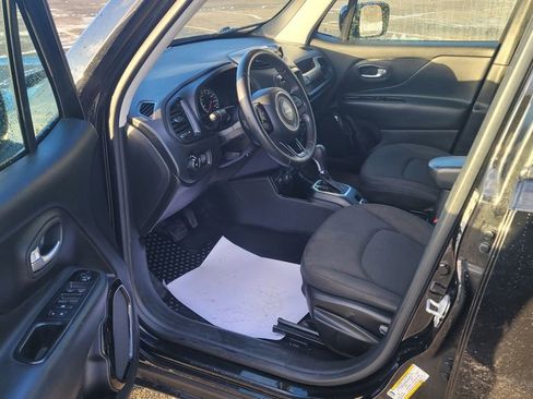 Used 2018 Jeep Renegade Altitude w/ UConnect 8.4 Nav Group AWD/4WD image 18