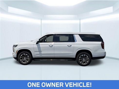 Used 2026 Chevrolet Suburban LS RWD image 2