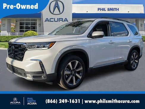 Used 2025 Honda Pilot Touring image 1