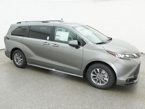 New 2026 Toyota Sienna XLE image 15