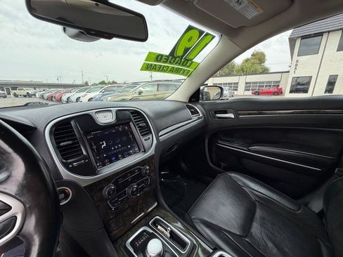 Used 2019 Chrysler 300 Limited RWD image 44