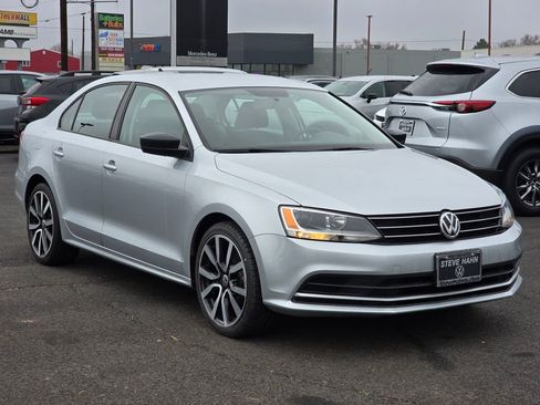 Used 2015 Volkswagen Jetta S image 7