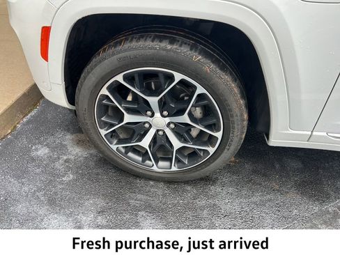 Used 2022 Jeep Grand Cherokee Summit image 2