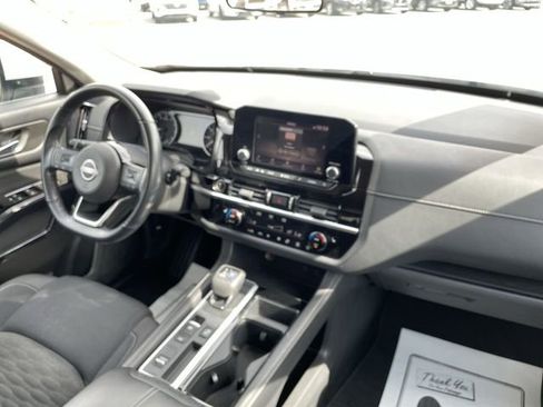 Used 2022 Nissan Pathfinder SV image 18