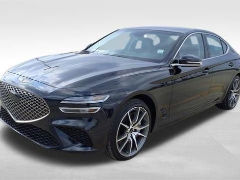 Used 2025 Genesis G70 2.5T image 3