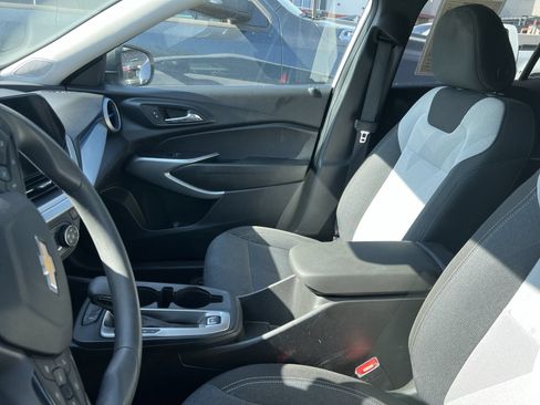 Used 2025 Chevrolet Trax LS FWD image 9