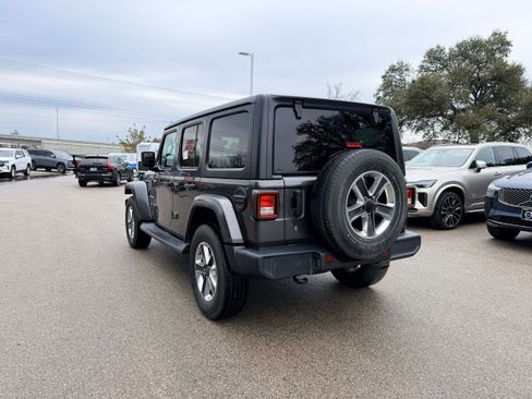 Used 2018 Jeep Wrangler Unlimited Sahara image 4