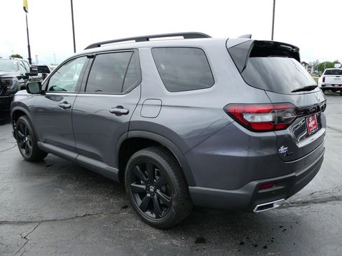 Used 2025 Honda Pilot Black Edition image 7